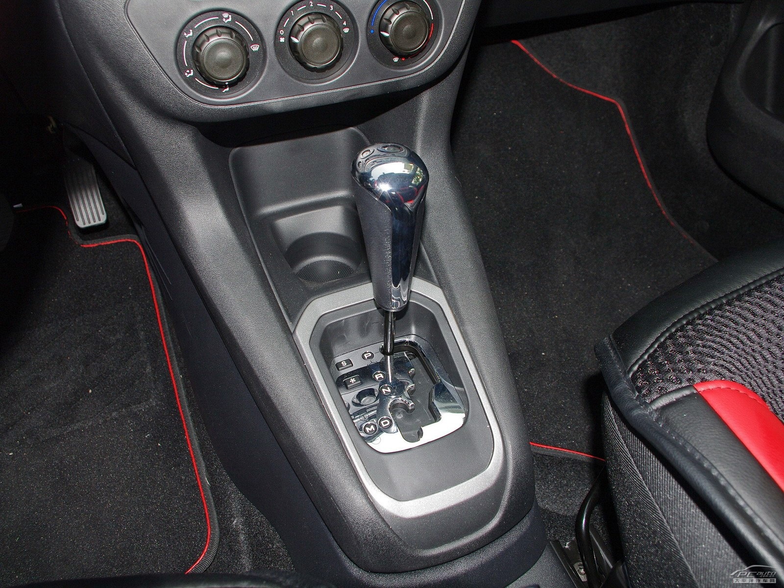 全新愛麗舍內(nèi)飾高清大圖