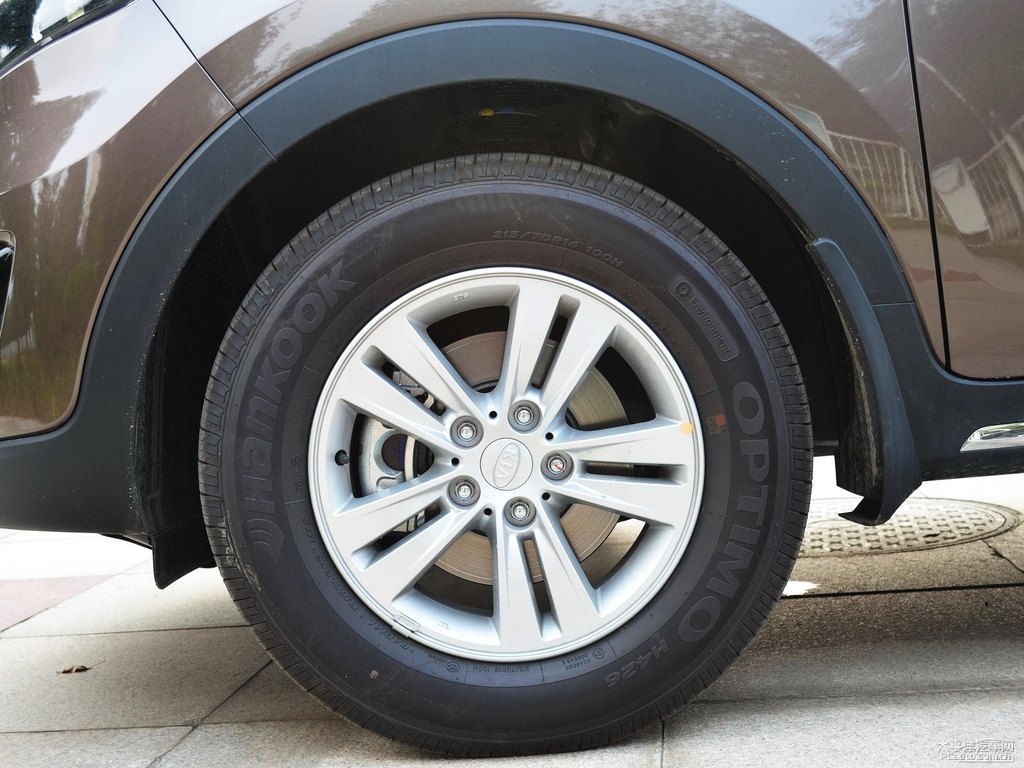 沙灘金智跑車身外觀圖片