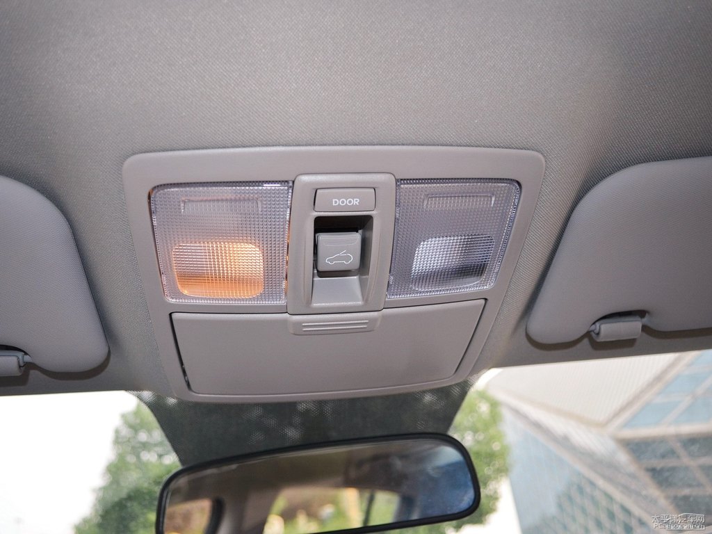 沙灘金智跑車廂內(nèi)飾圖片