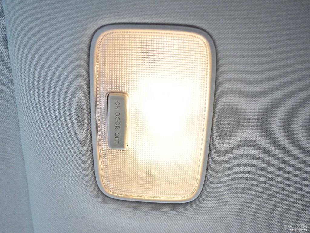 沙灘金智跑車廂內(nèi)飾圖片