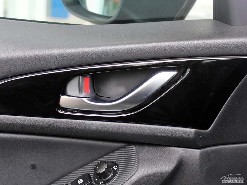 琉璃棕馬自達(dá)3 昂克賽拉車廂內(nèi)飾圖片