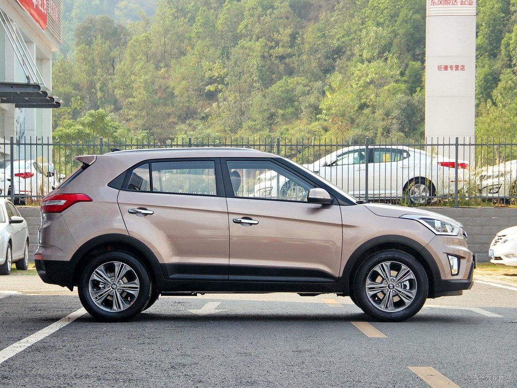 流沙金北京現(xiàn)代ix25整車外觀外觀圖片