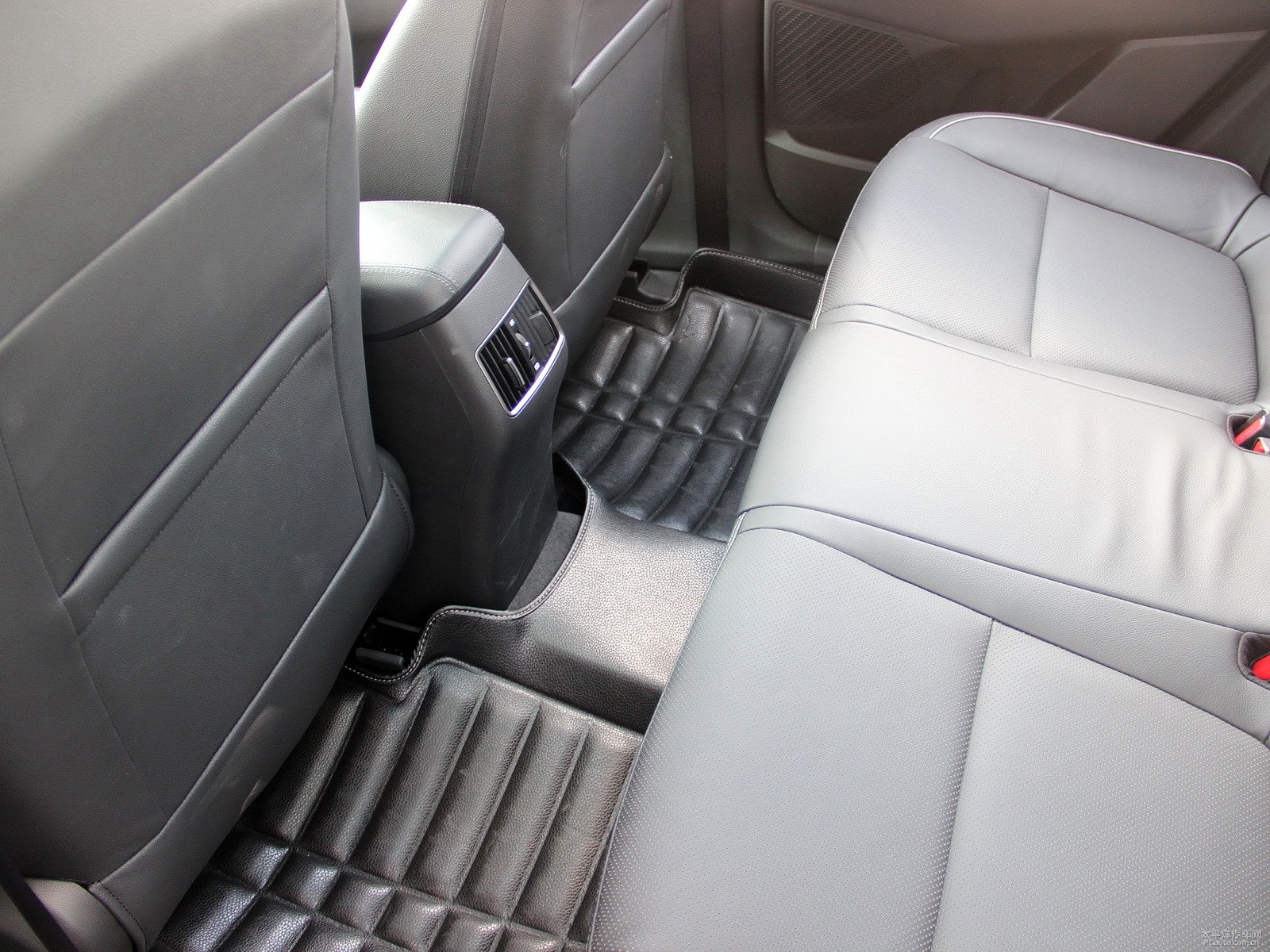 北京現(xiàn)代ix25空間高清大圖