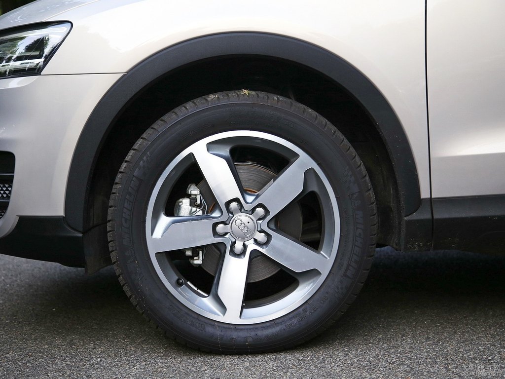 鉑金米奧迪Q3車身外觀圖片