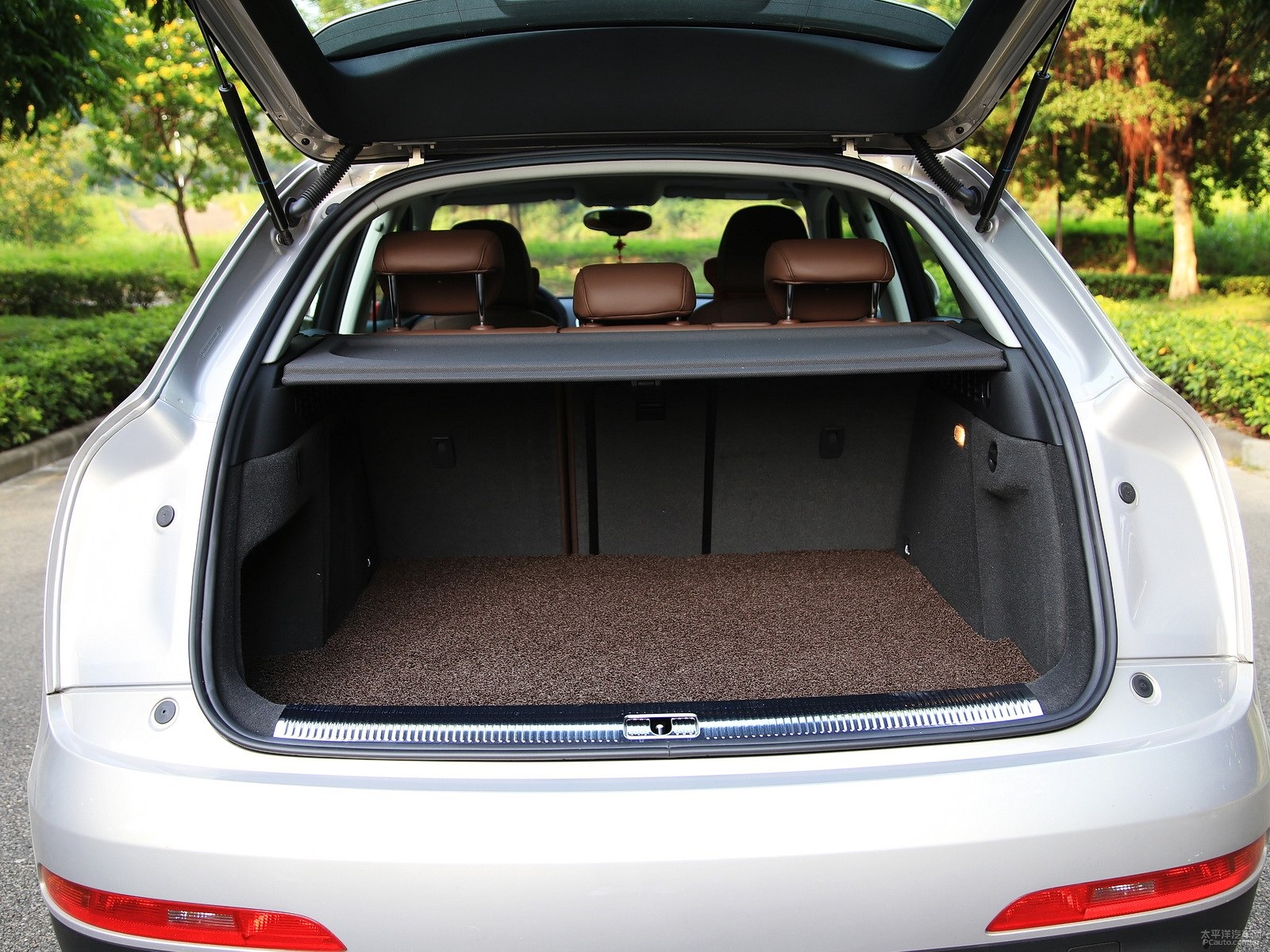 奧迪Q3空間高清大圖