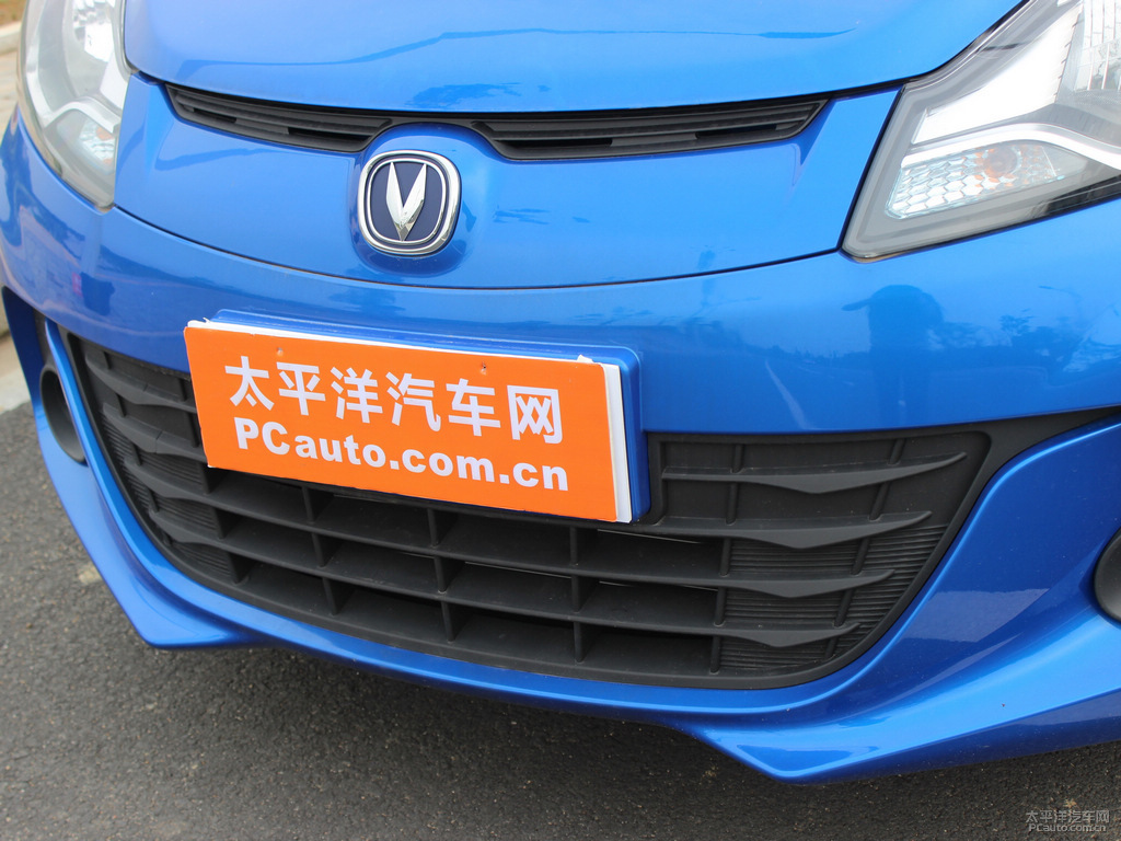 奔奔外觀高清大圖