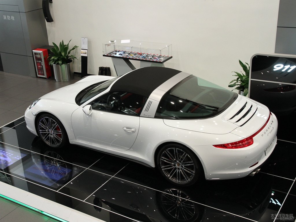 保時(shí)捷911整車(chē)外觀外觀圖片