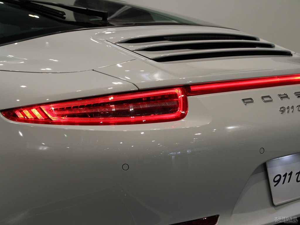 保時(shí)捷911車尾外觀圖片