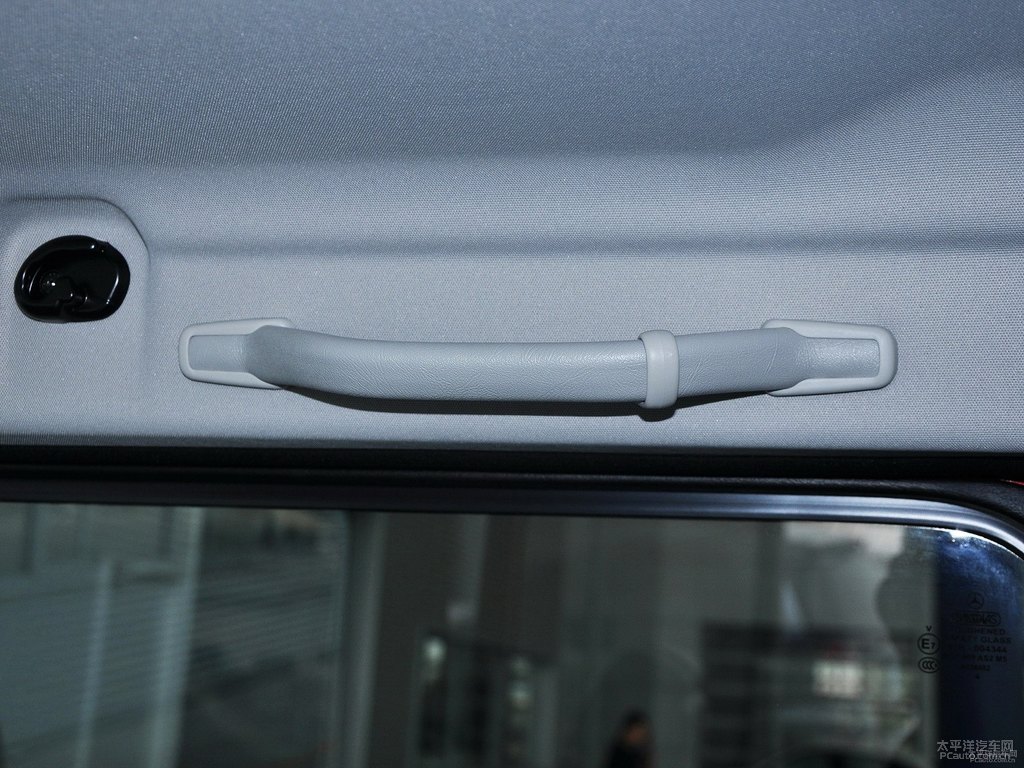 玄武皂石紅奔馳G級(jí)車(chē)廂內(nèi)飾圖片