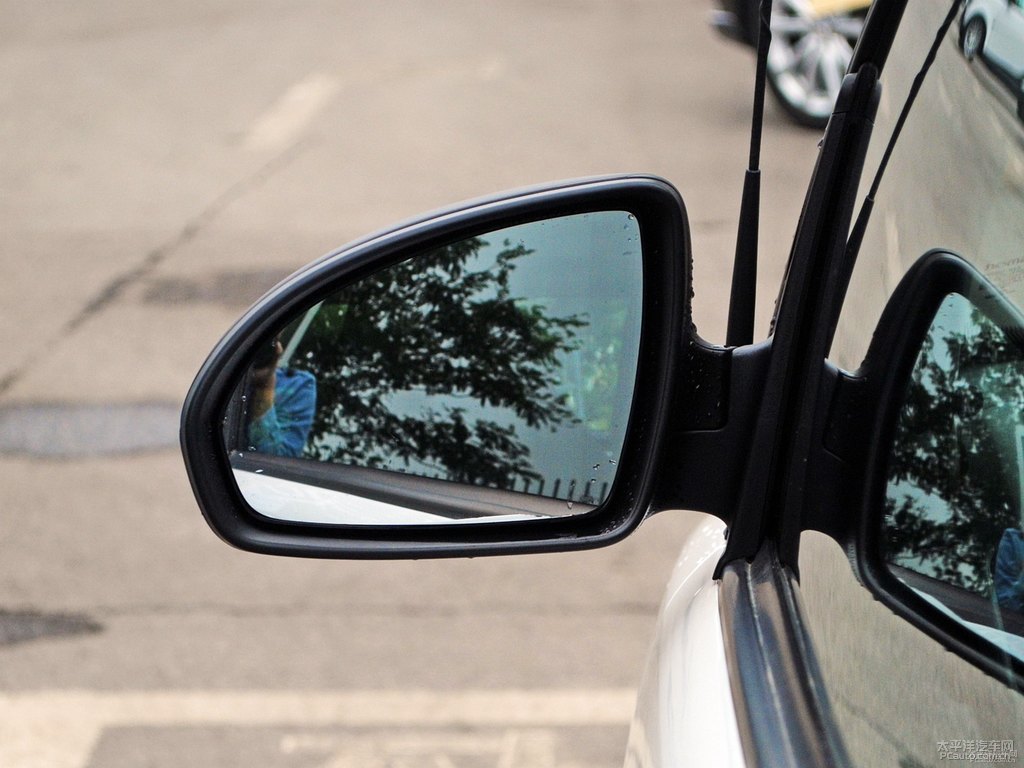 ɫsmart fortwo܇^DƬ