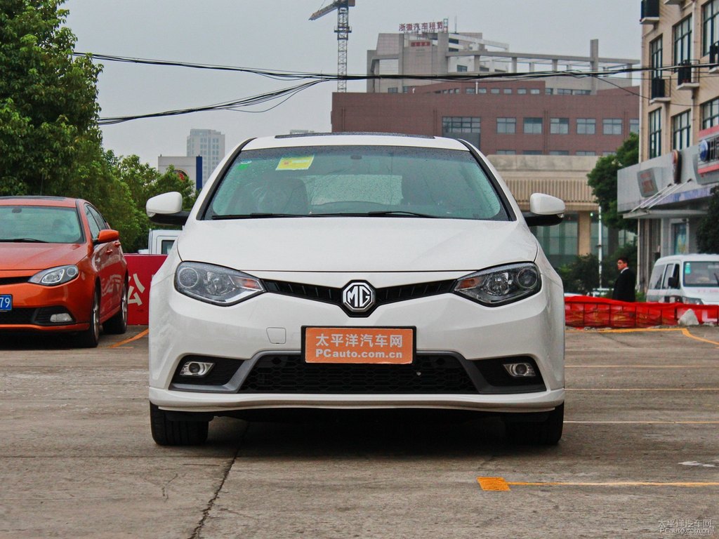 圣峰白MG6整車外觀外觀圖片
