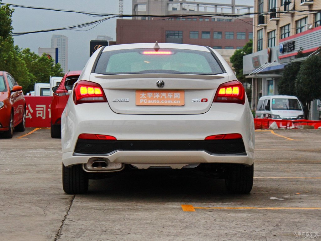 圣峰白MG6整車外觀外觀圖片