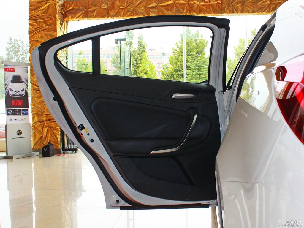 圣峰白MG6車廂內飾圖片