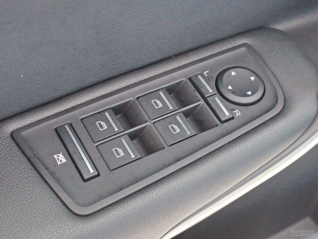 圣峰白MG6車廂內(nèi)飾圖片