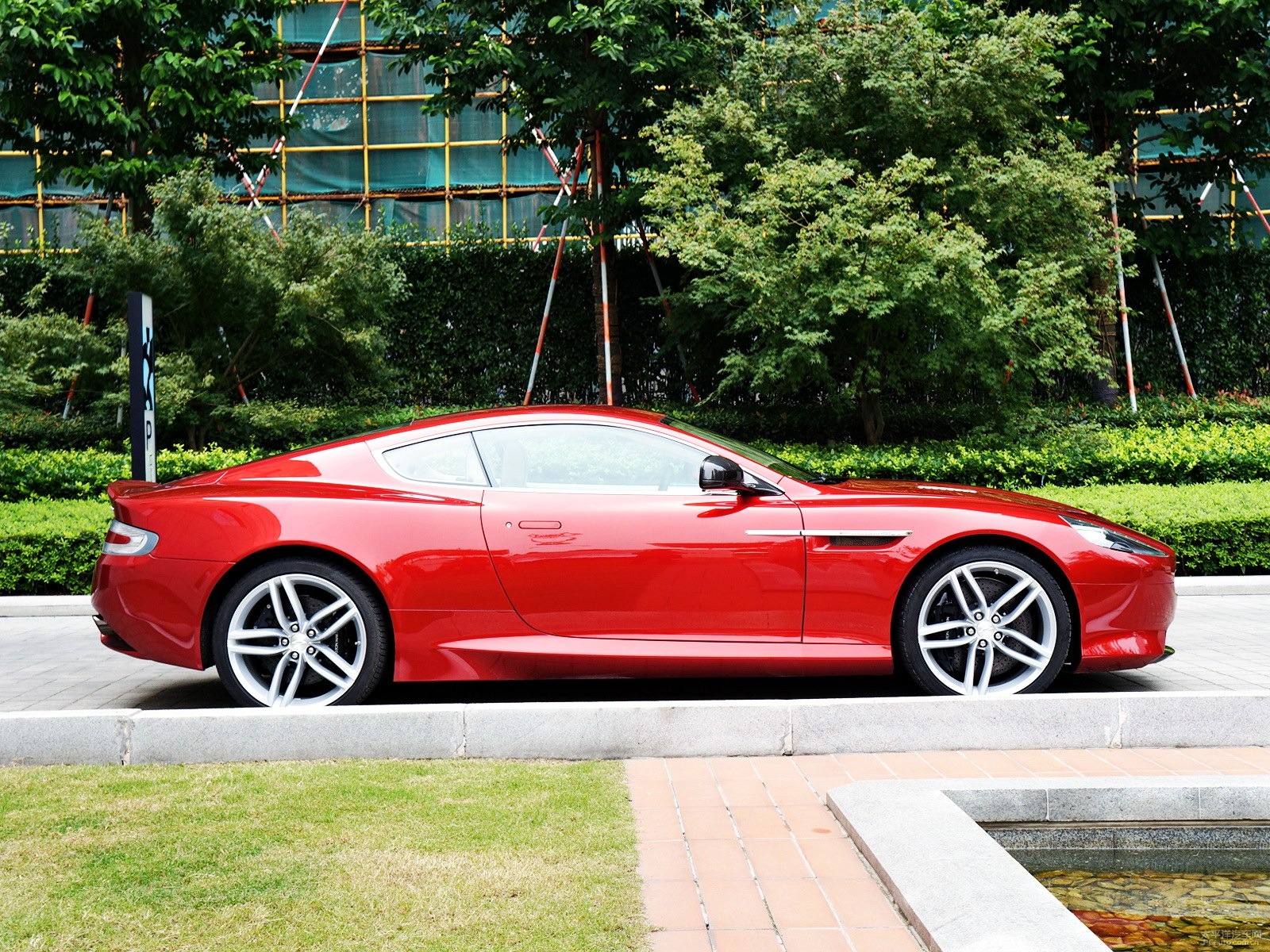 DB9外觀高清大圖