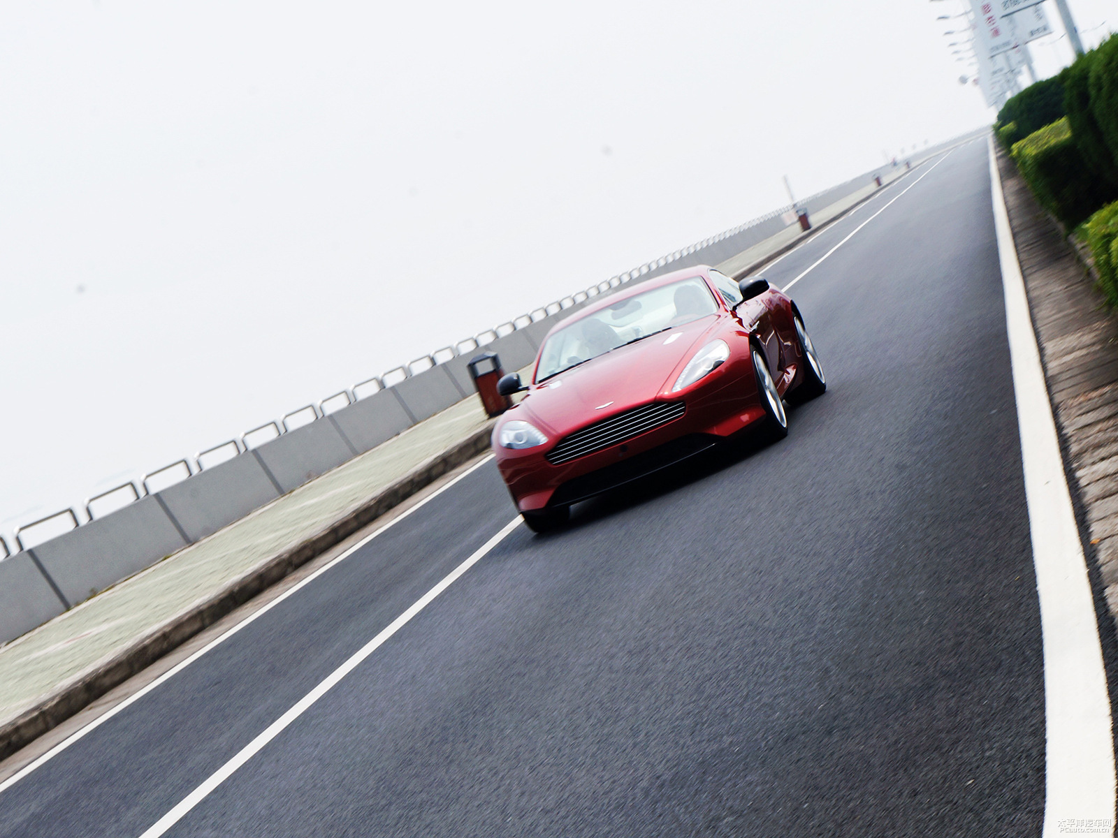 DB9外觀高清大圖