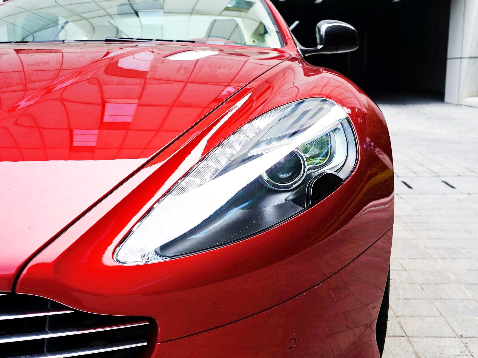 DB9外觀高清大圖