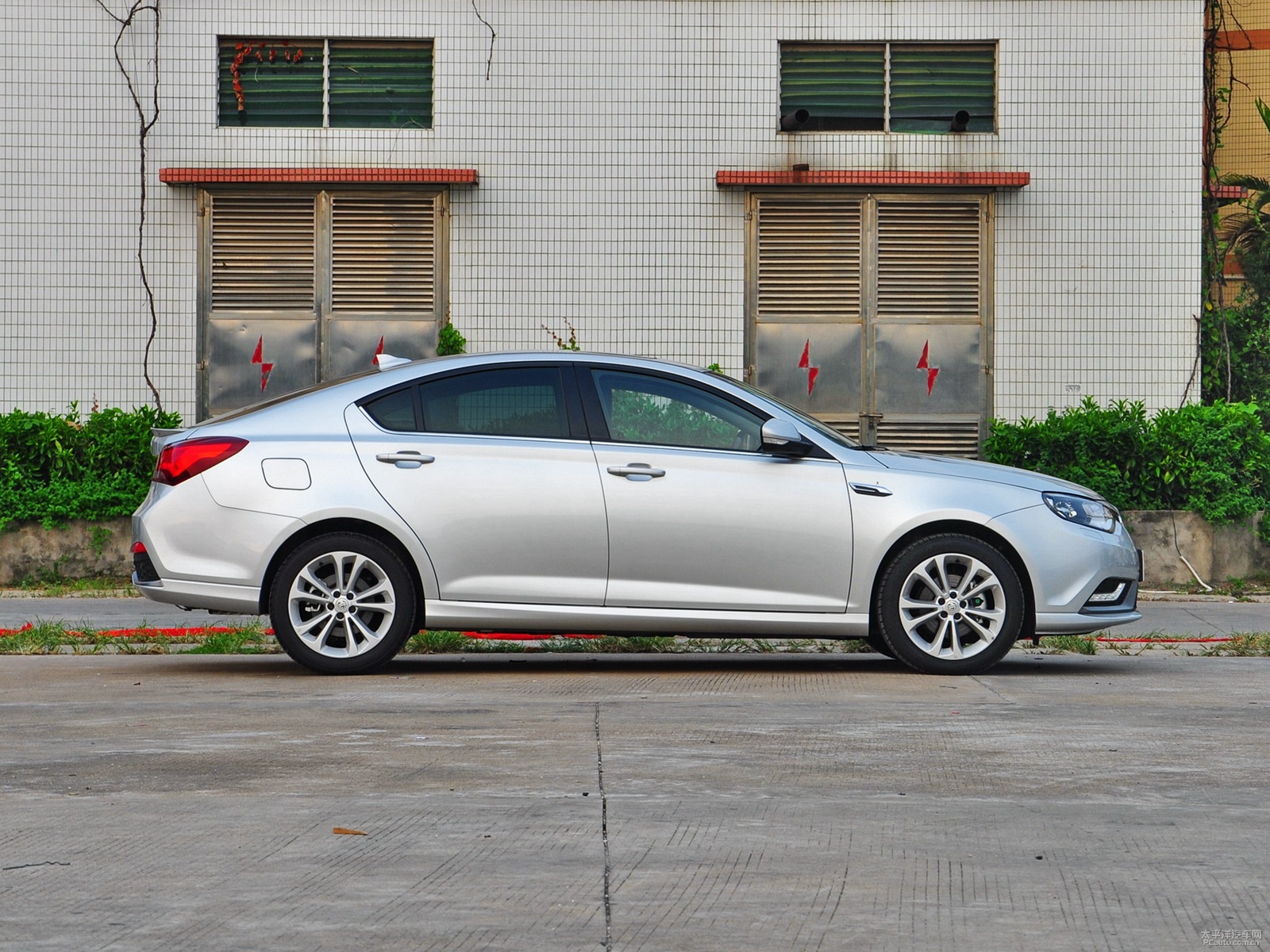 mg6 2015款 掀背 18t 90周年赛道冠军版自动旗舰型