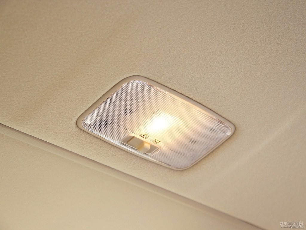 珍珠白雷凌車廂內飾圖片