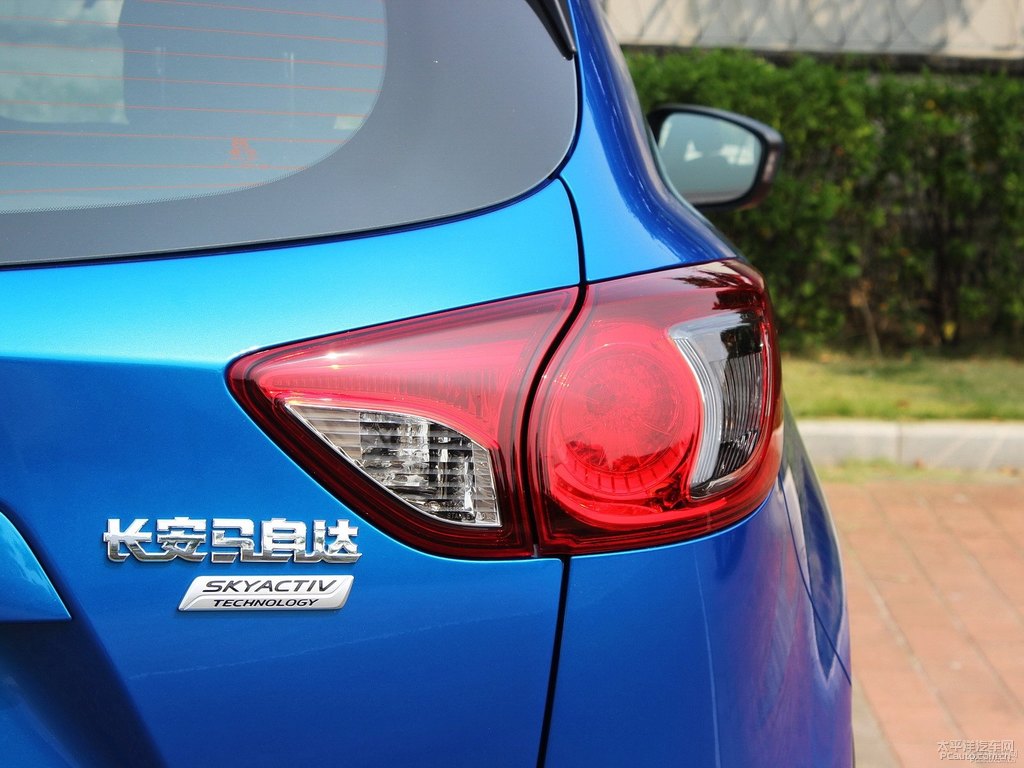 創(chuàng)馳藍(lán)馬自達(dá)CX-5車(chē)尾外觀圖片