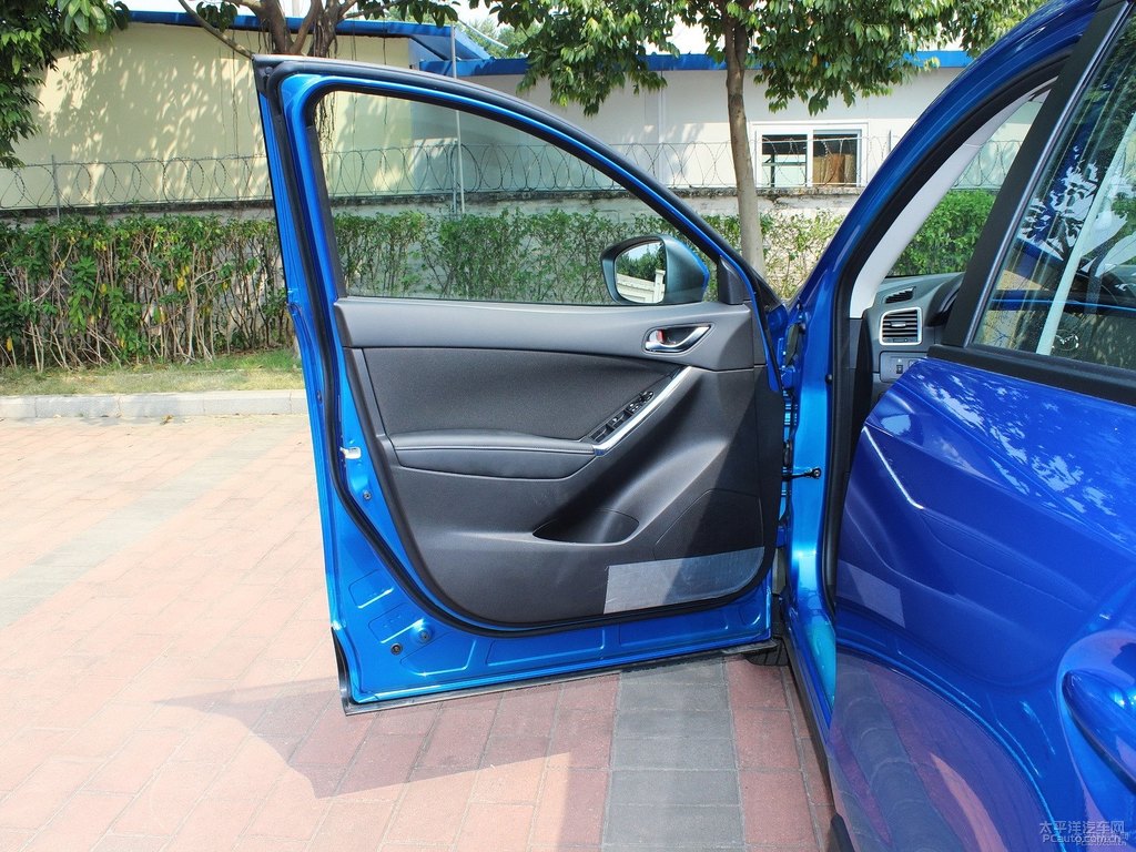 創(chuàng)馳藍馬自達CX-5車廂內飾圖片