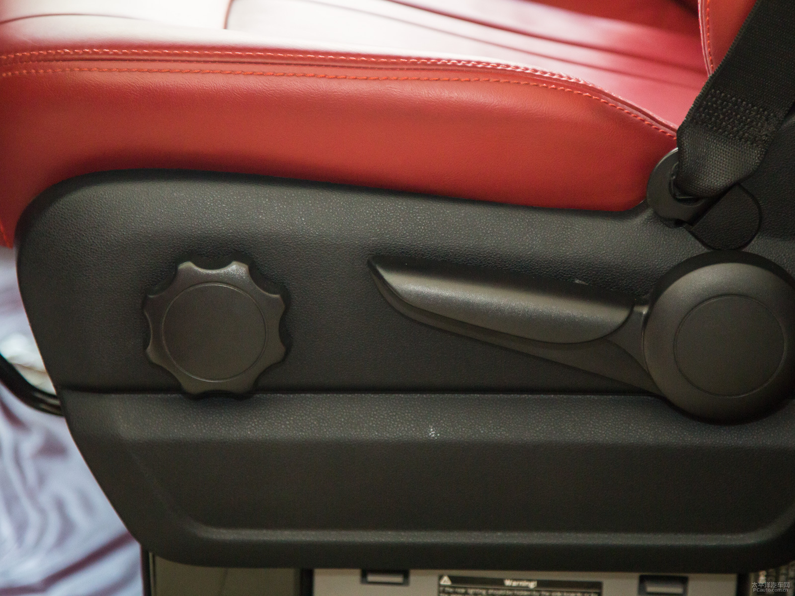 斯賓特內(nèi)飾高清大圖