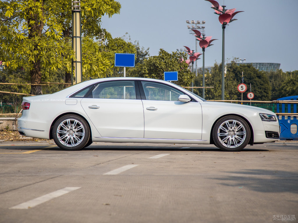 朱鷺白奧迪A8L整車外觀外觀圖片