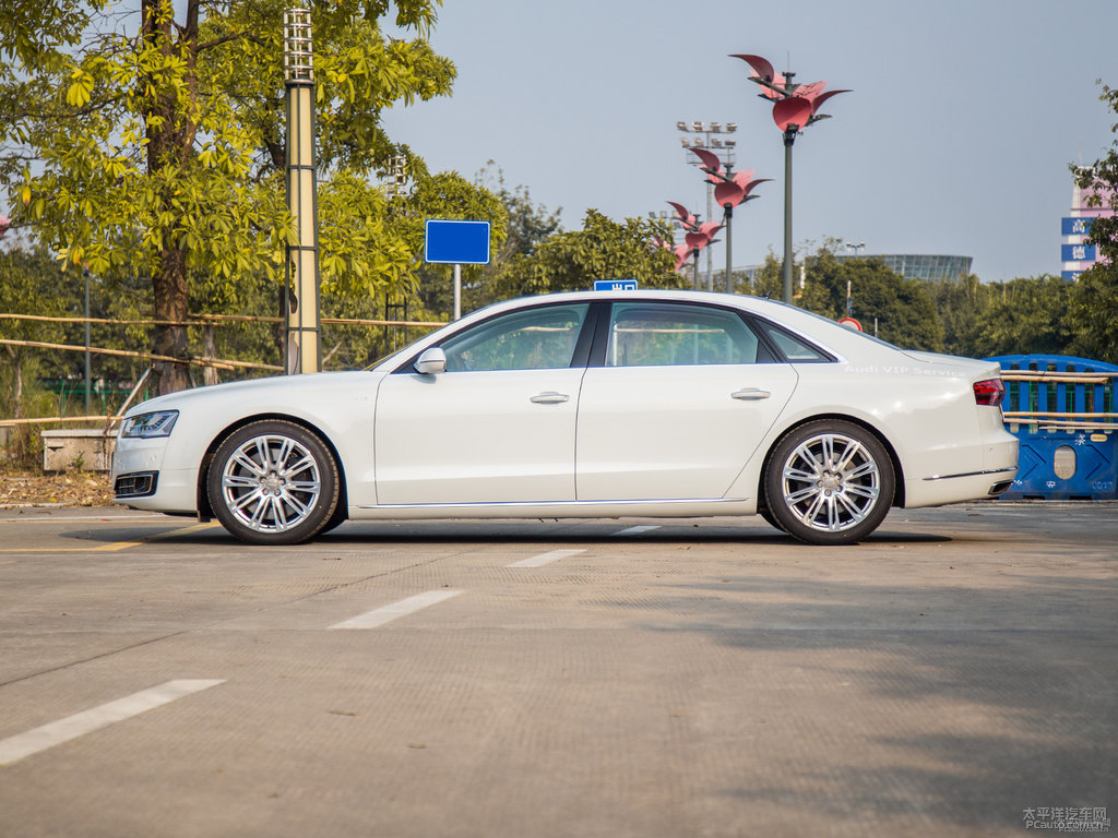 朱鷺白奧迪A8L整車外觀外觀圖片