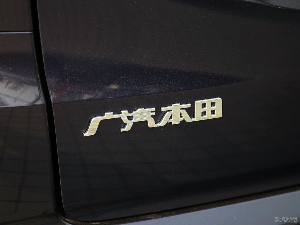 夢幻紫奧德賽車尾外觀圖片