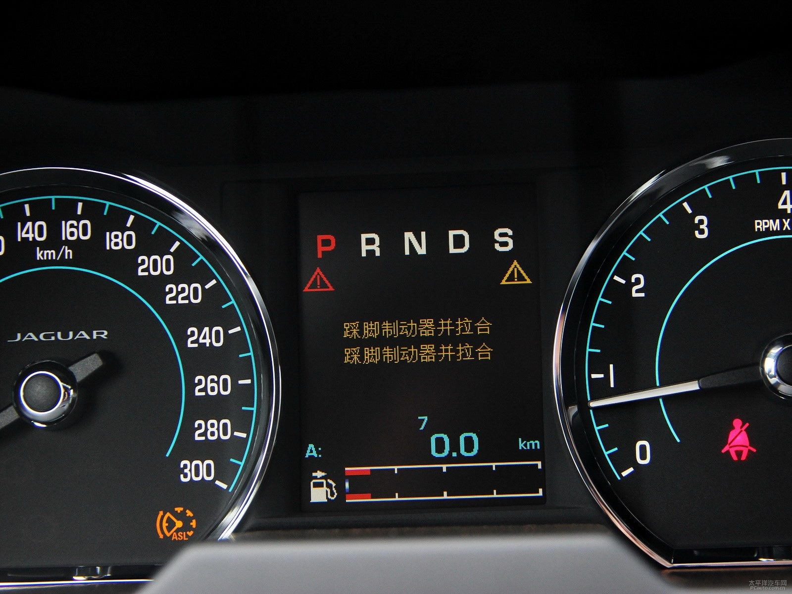 捷豹XF(進(jìn)口)內(nèi)飾高清大圖