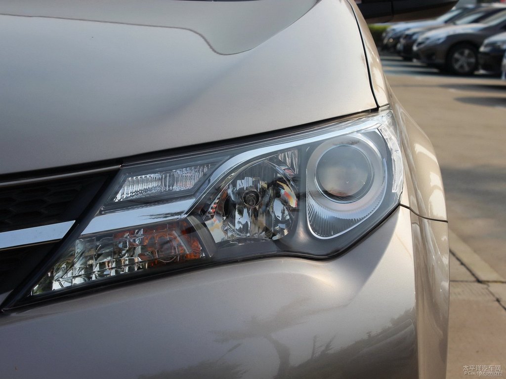 RAV4榮放車頭外觀圖片