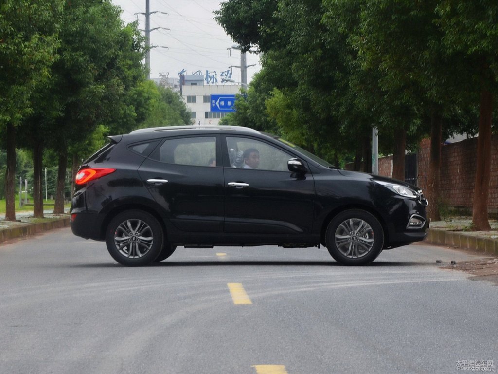炫黑北京現(xiàn)代ix35整車外觀外觀圖片