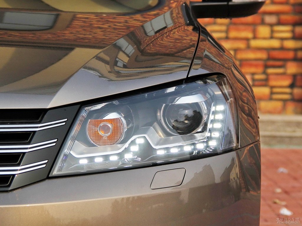 鈦金帕薩特車頭外觀圖片