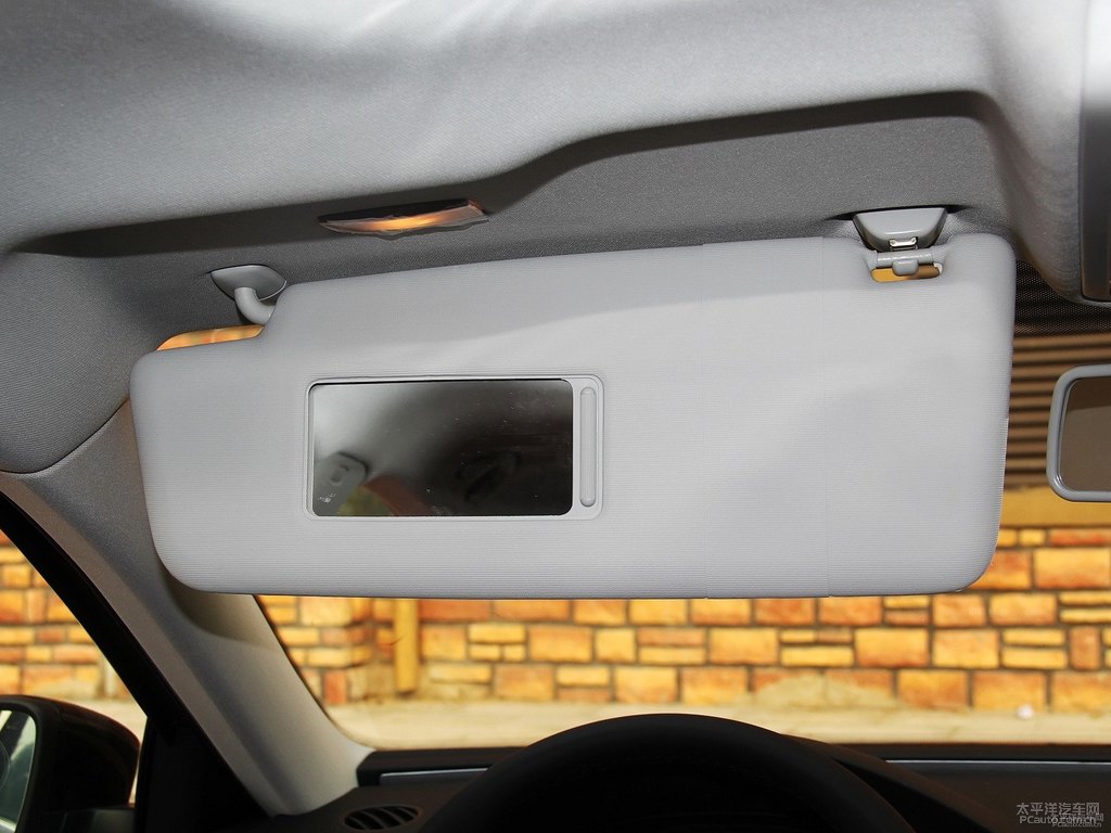 鈦金帕薩特車廂內(nèi)飾圖片