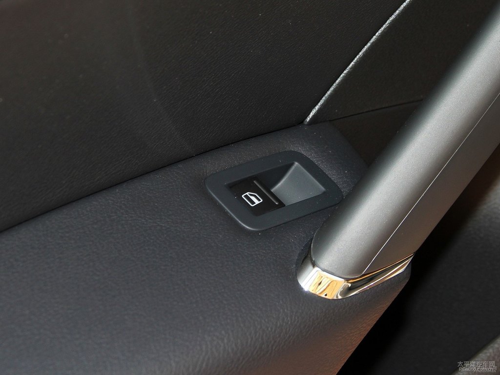 鈦金帕薩特車廂內(nèi)飾圖片