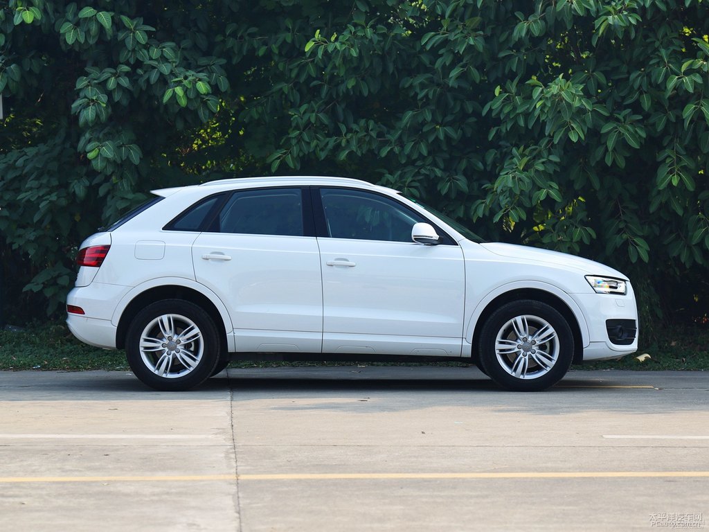 冰川白奧迪Q3整車外觀外觀圖片