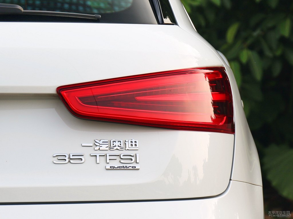 冰川白奧迪Q3車尾外觀圖片