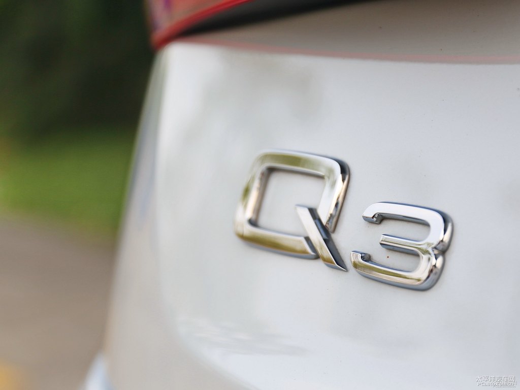 冰川白奧迪Q3車(chē)尾外觀圖片