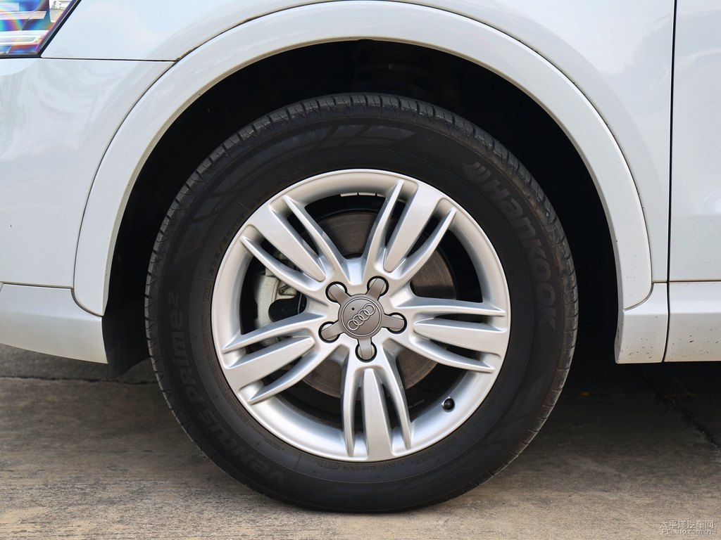 冰川白奧迪Q3車身外觀圖片