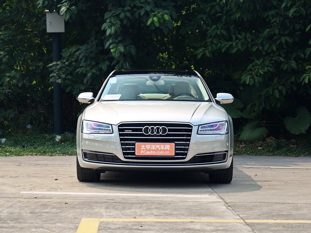 斑羚米色奧迪A8L整車外觀外觀圖片