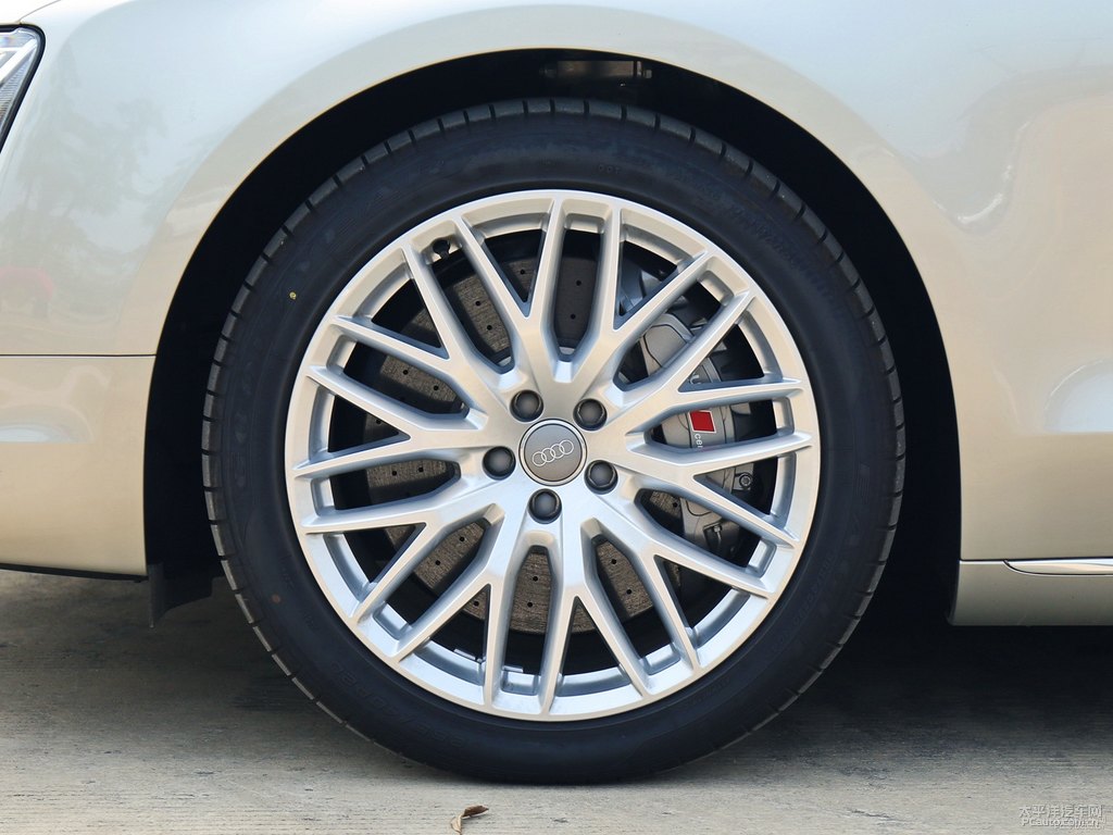 斑羚米色奧迪A8L車身外觀圖片