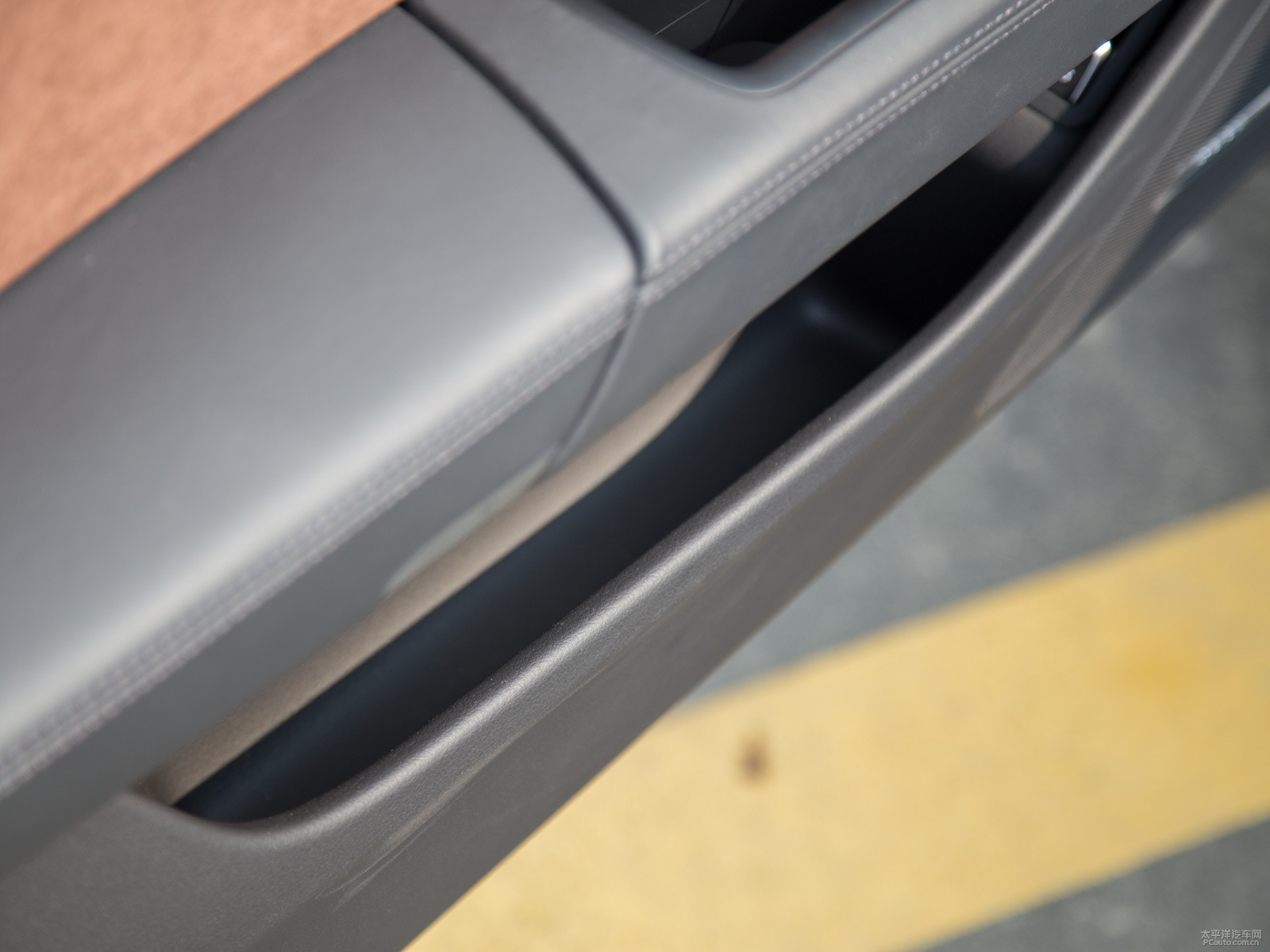 奧迪A8L空間高清大圖