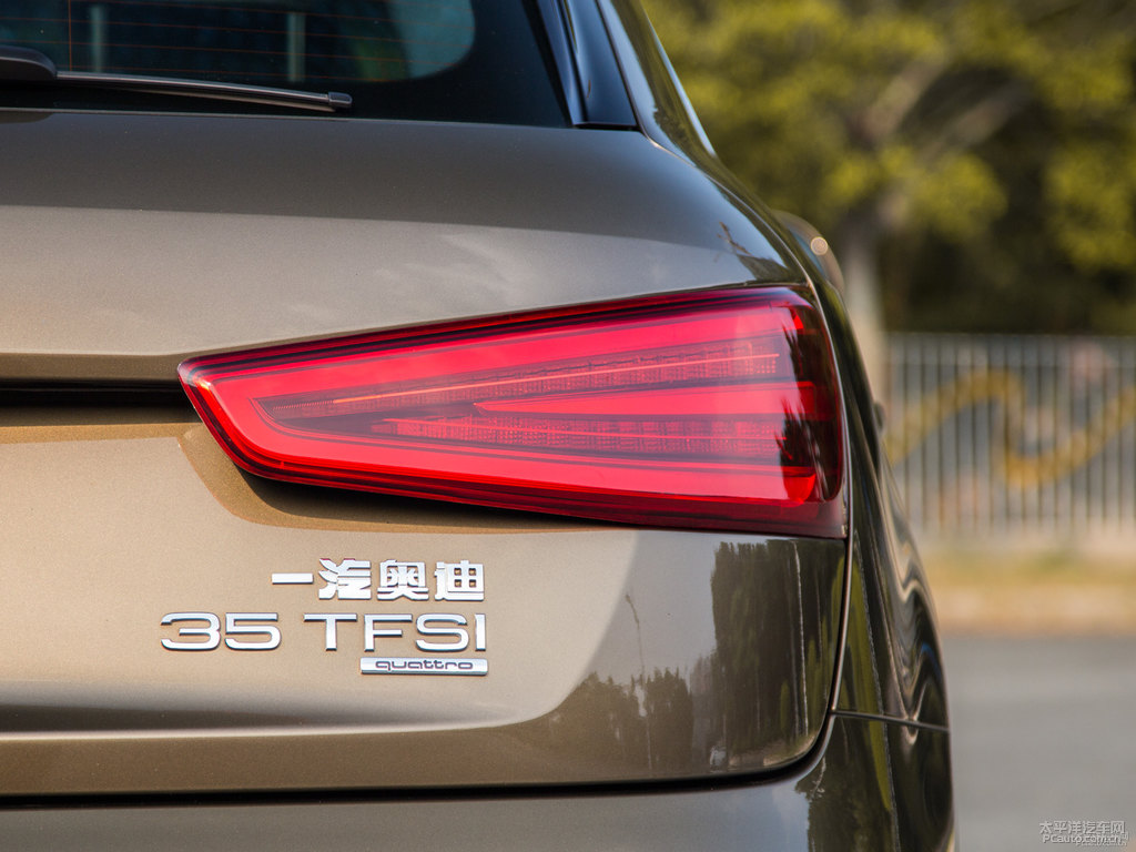 馴鹿棕奧迪Q3車尾外觀圖片