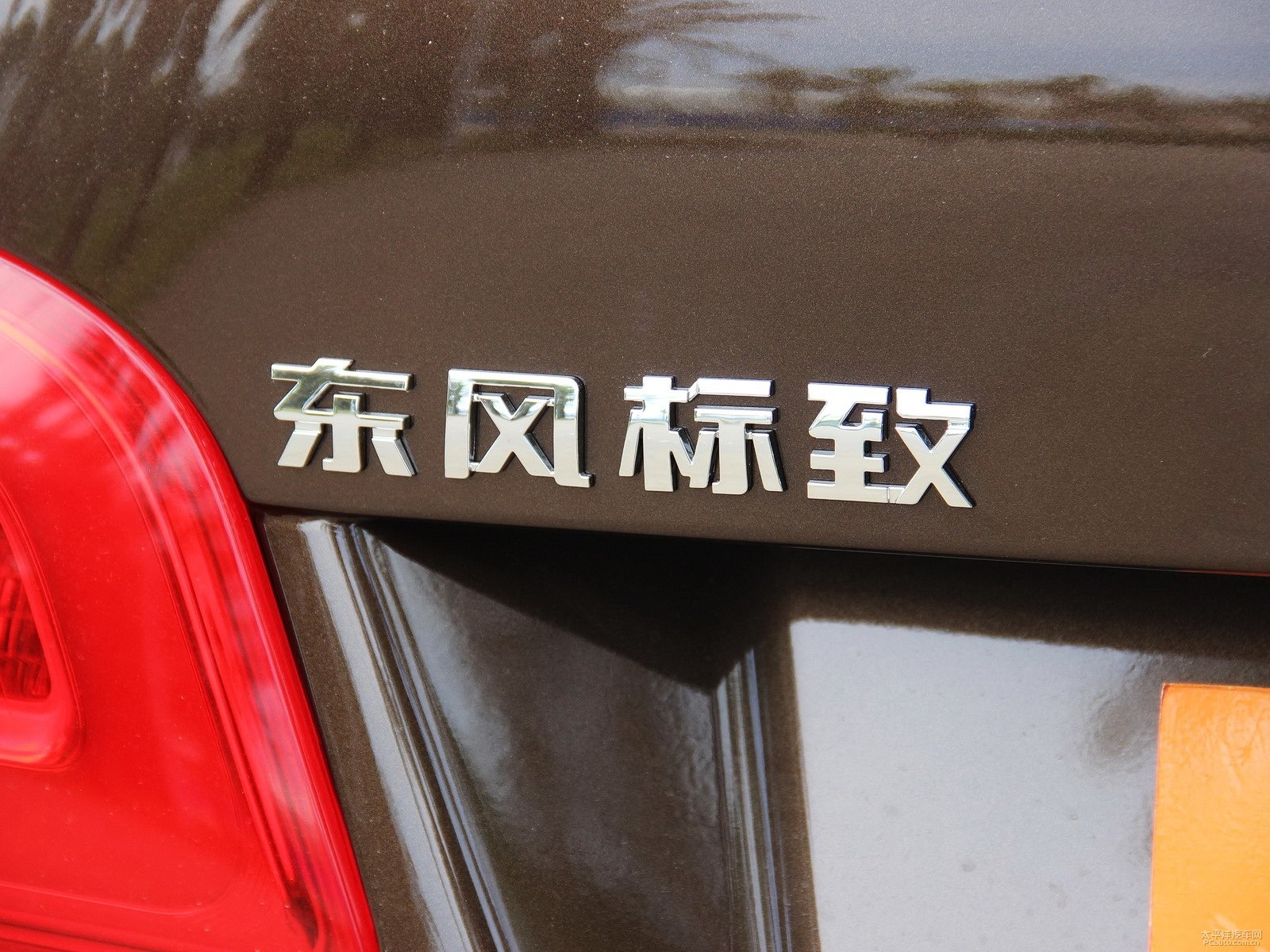 標(biāo)致408外觀高清大圖