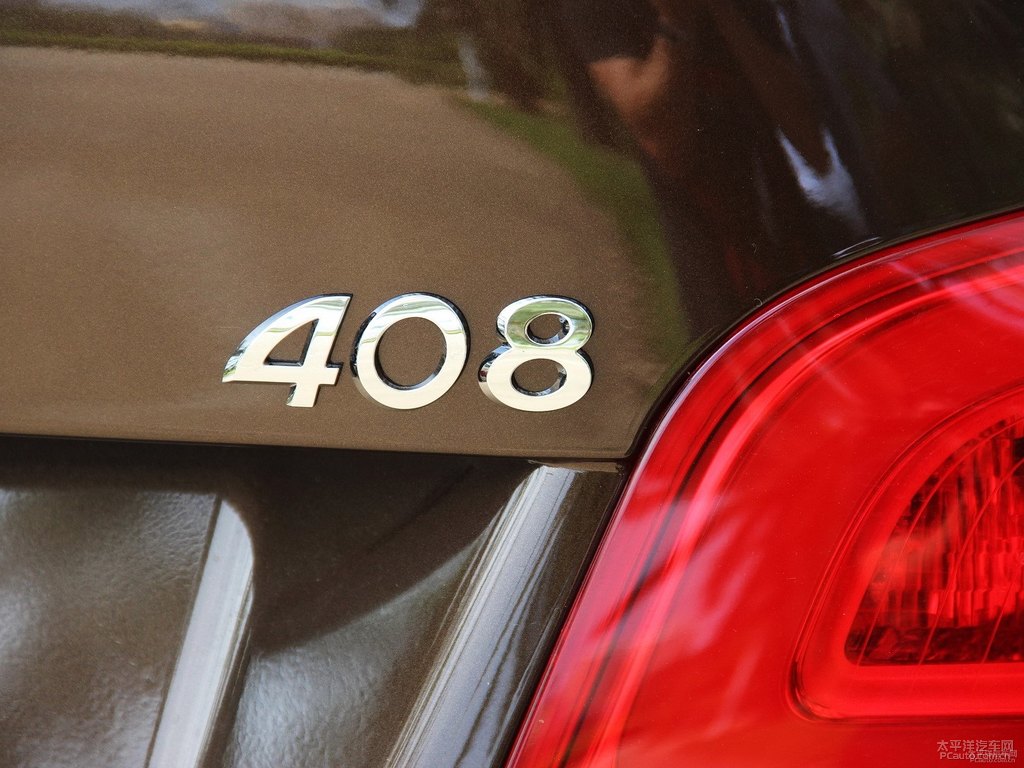 松木棕標致408車尾外觀圖片