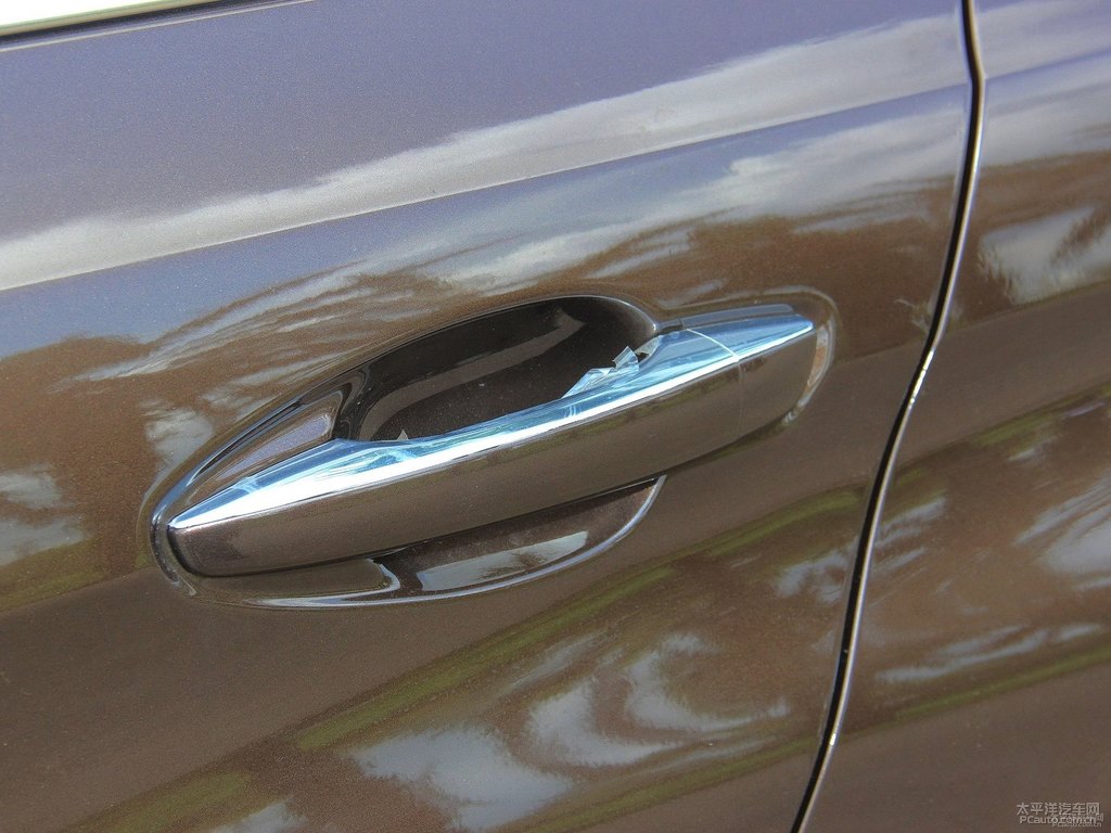 松木棕標(biāo)致408車身外觀圖片