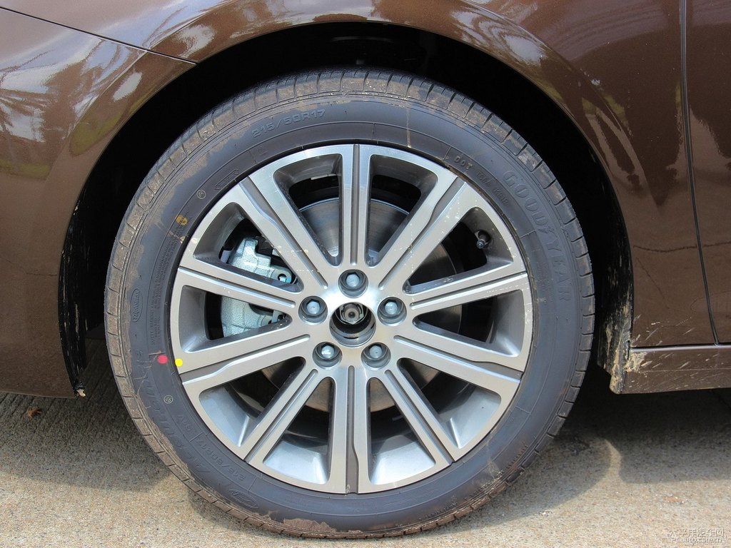 松木棕標(biāo)致408車身外觀圖片