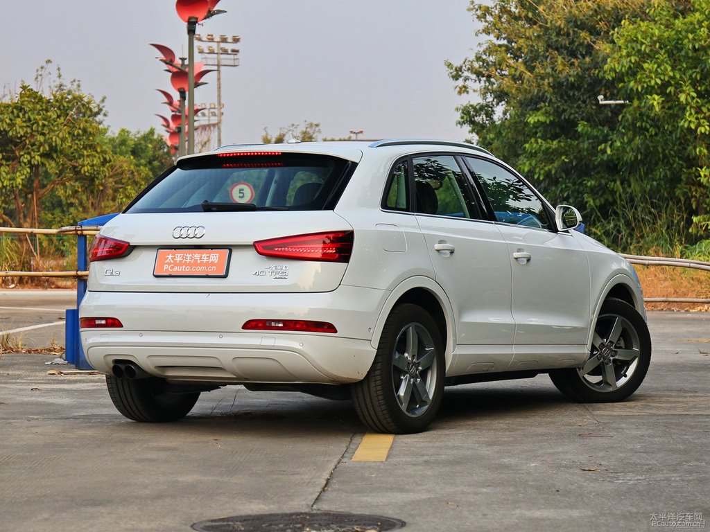 冰川白奧迪Q3整車外觀外觀圖片