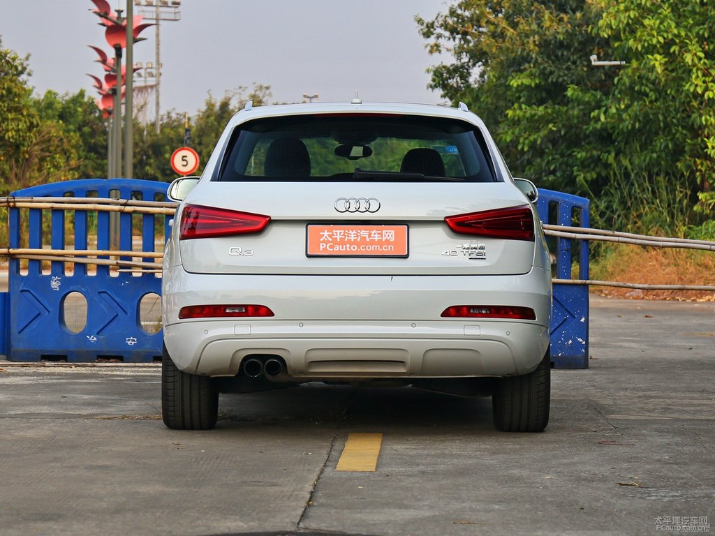 冰川白奧迪Q3整車外觀外觀圖片