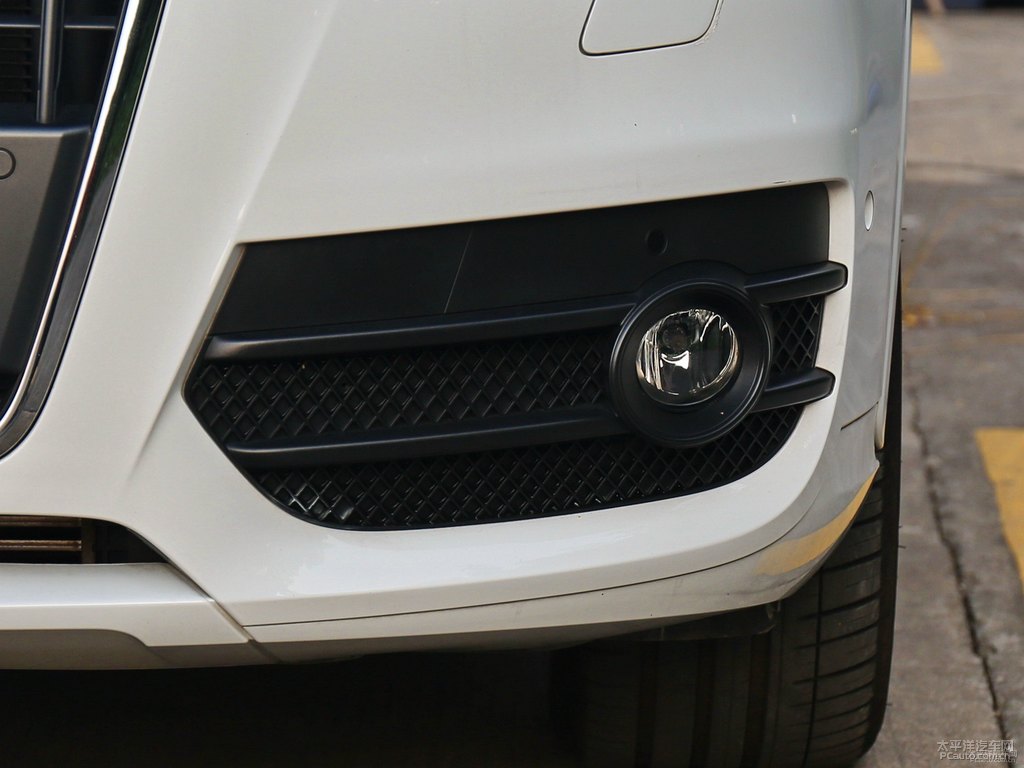 冰川白奧迪Q3車頭外觀圖片
